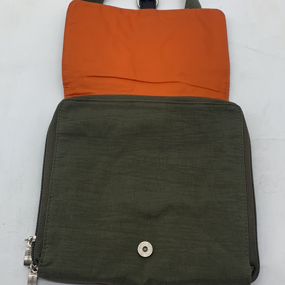 Baggalini Dark Green Nylon Lightweight Travel Bag with built in wallet MCB3617 - Picture 4 of 9